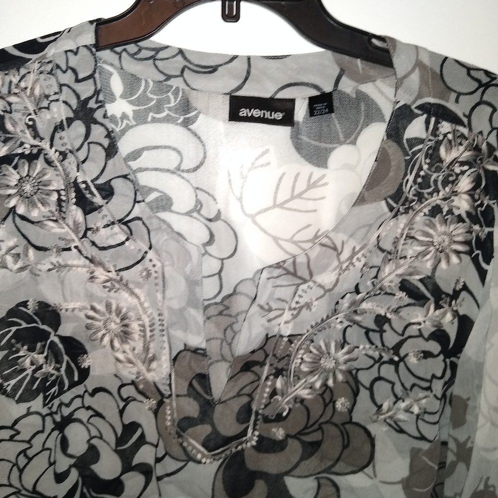 Blouse - Picture 2 of 2
